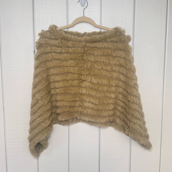 Vintage G-III Apparel Faux Fur Poncho - Picture 5 of 6